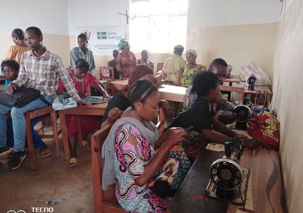 Comment le volontariat peut changer des vies : l'expérience de Women Of Africa RDC à Mwenga